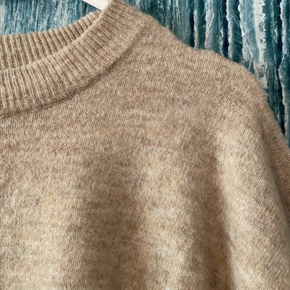 H&M knit sweater - Picture 2 of 3
